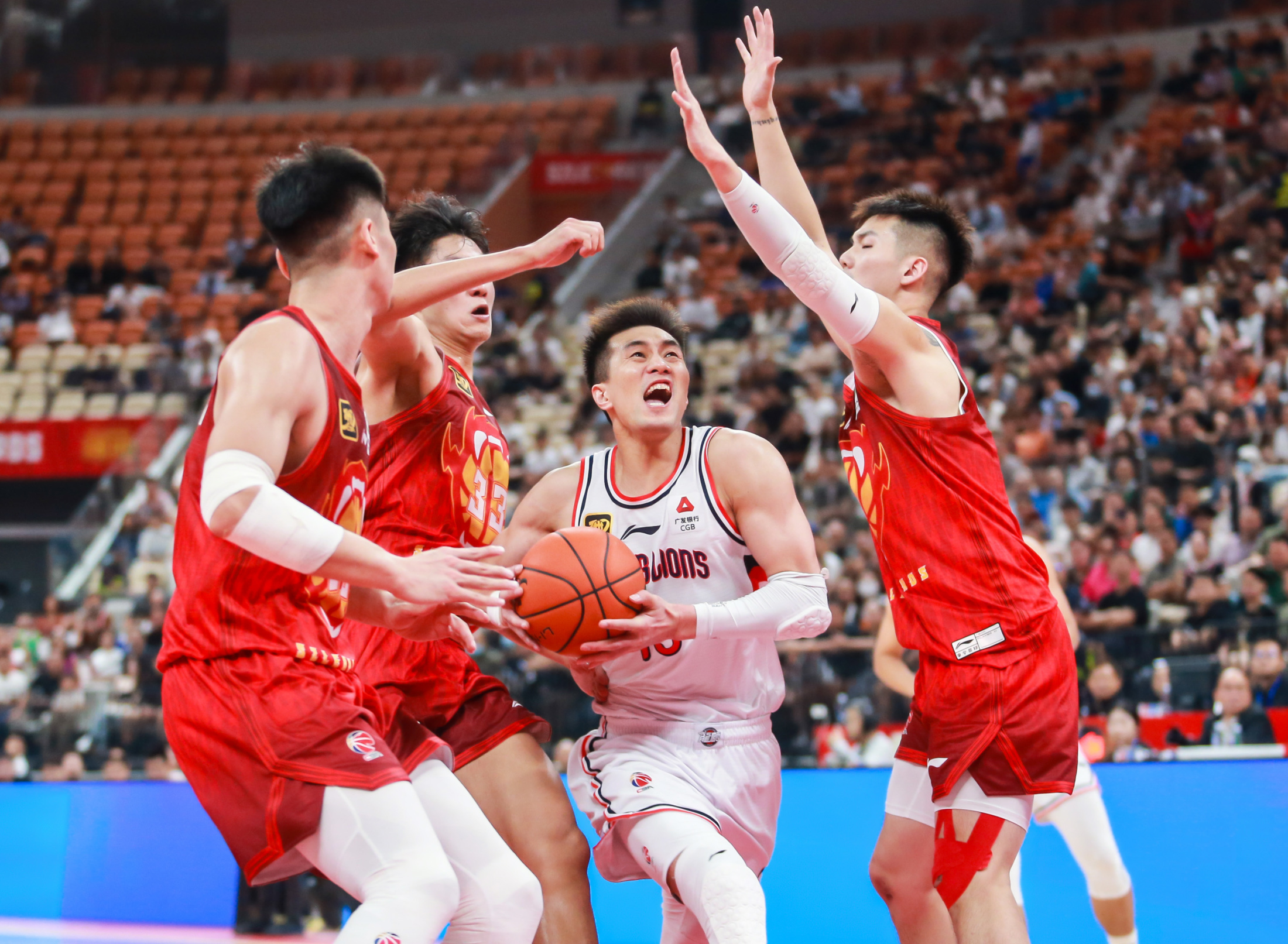 中超今夜走向成谜，广州队遗憾出局，目标明确，身体对抗强度拉满-九游网页版